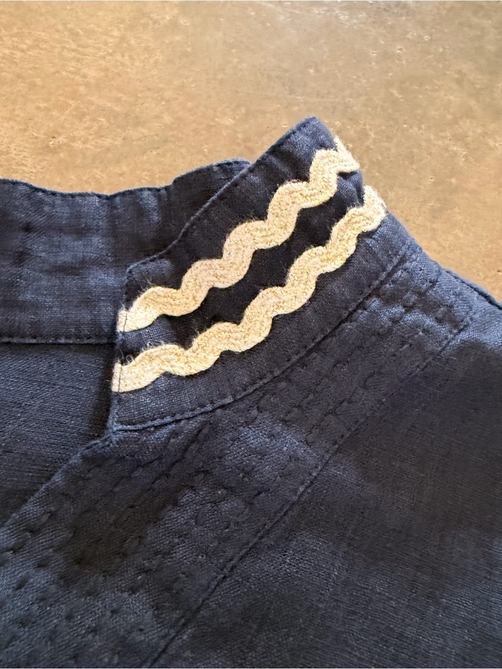 Chico’s Size 4 XL XXL 100% Linen Navy Tunic Metallic Trim Top - Picture 5 of 9